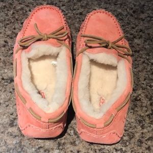 Women’s UGG Dakota moccasins (pink)